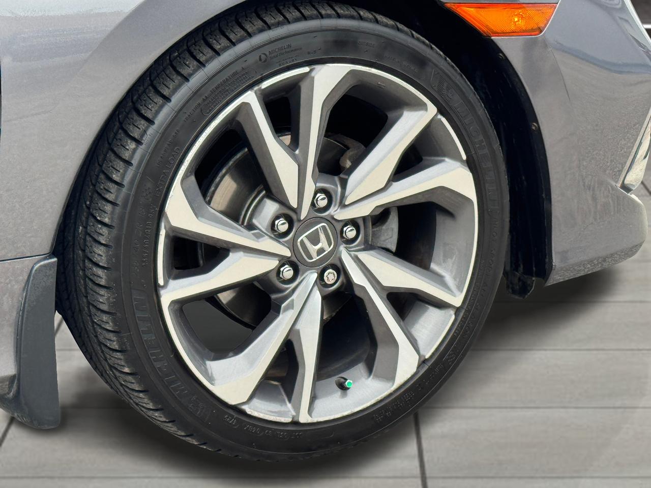 2019 Honda Civic Touring+Roof+Leather+Remote Start+Adaptive Cruise Photo
