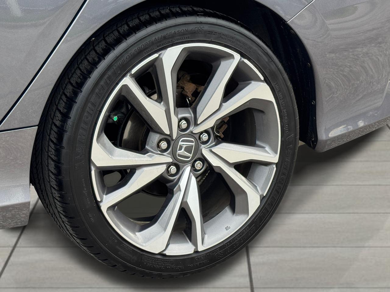 2019 Honda Civic Touring+Roof+Leather+Remote Start+Adaptive Cruise Photo