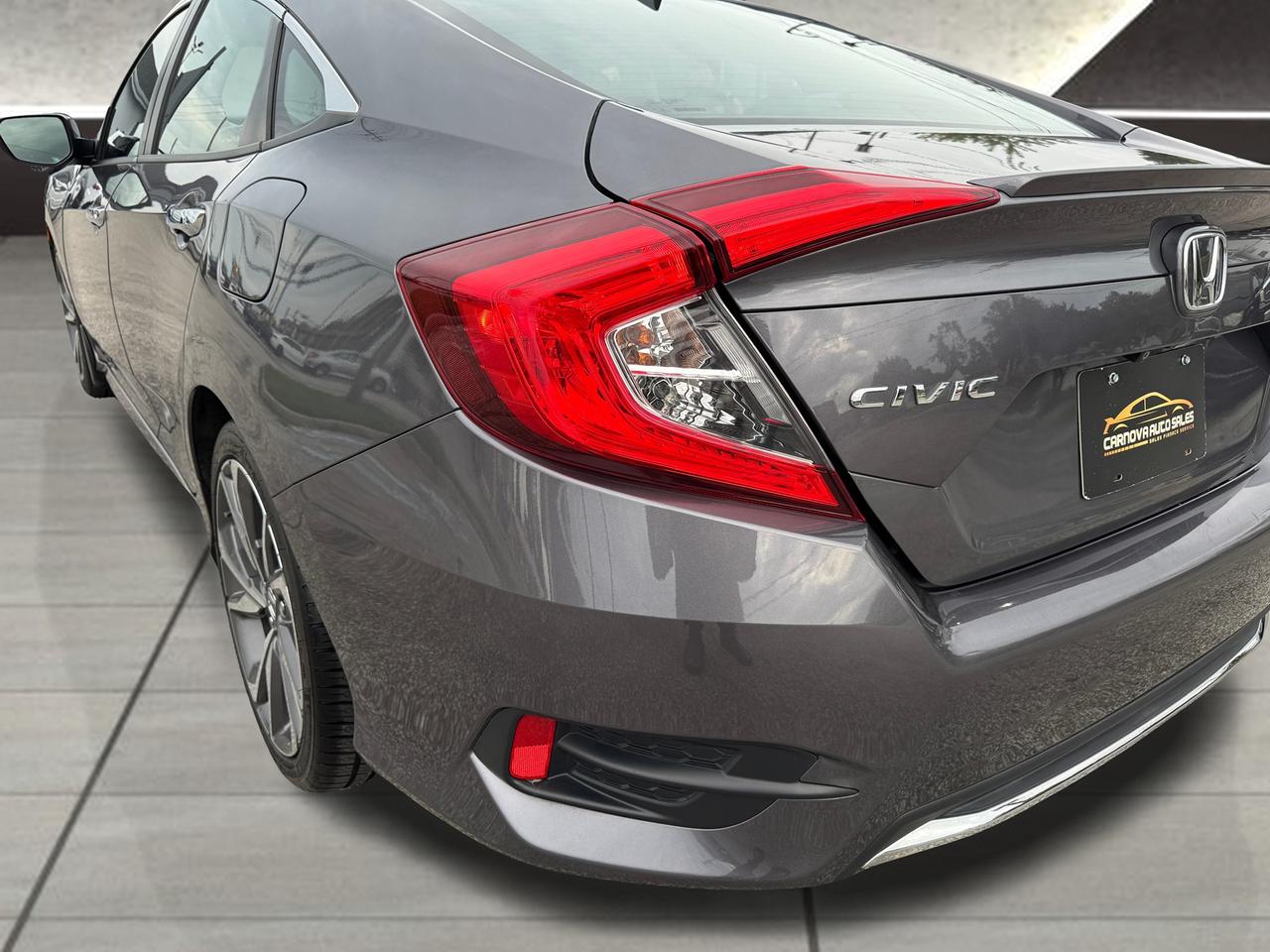 2019 Honda Civic Touring+Roof+Leather+Remote Start+Adaptive Cruise Photo