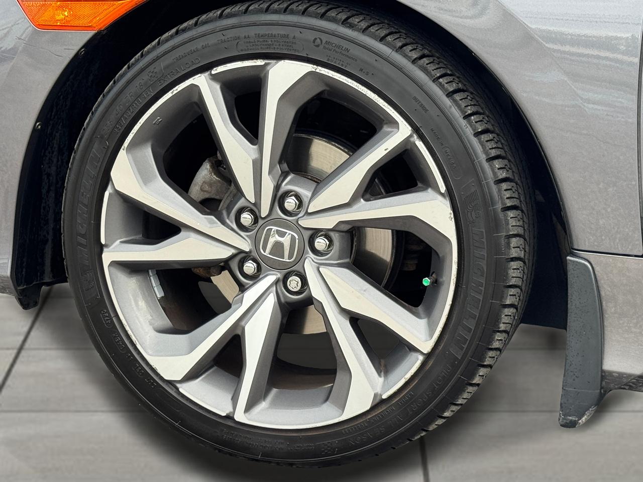 2019 Honda Civic Touring+Roof+Leather+Remote Start+Adaptive Cruise Photo