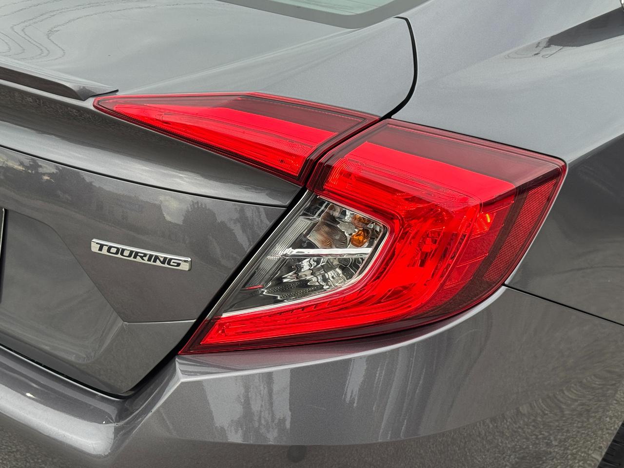 2019 Honda Civic Touring+Roof+Leather+Remote Start+Adaptive Cruise Photo