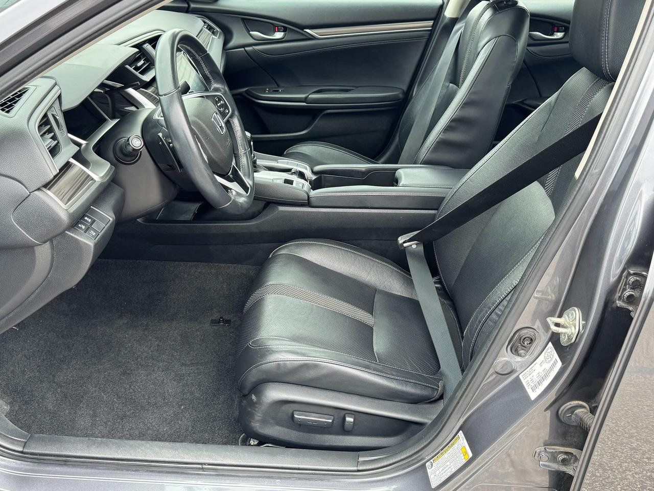 2019 Honda Civic Touring+Roof+Leather+Remote Start+Adaptive Cruise Photo