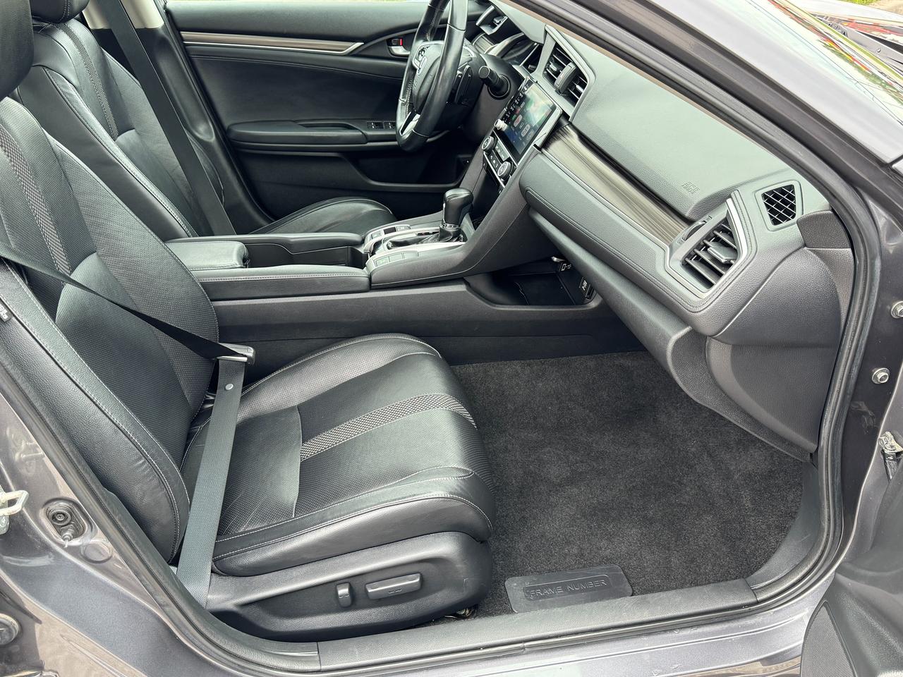2019 Honda Civic Touring+Roof+Leather+Remote Start+Adaptive Cruise Photo