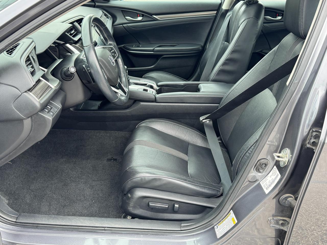 2019 Honda Civic Touring+Roof+Leather+Remote Start+Adaptive Cruise Photo
