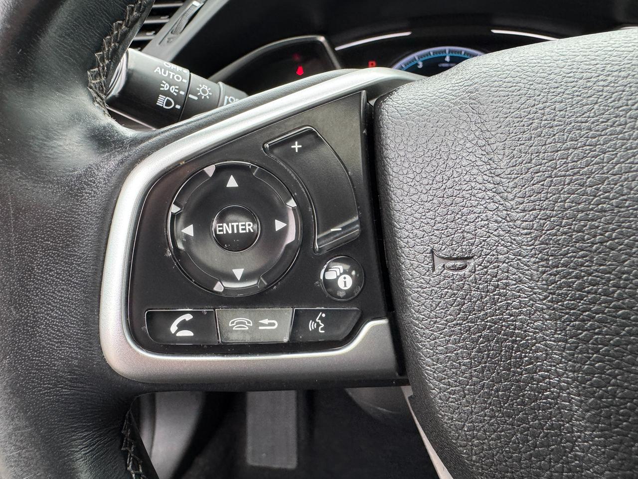 2019 Honda Civic Touring+Roof+Leather+Remote Start+Adaptive Cruise Photo