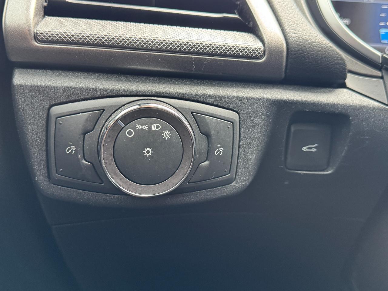 2019 Ford Fusion SE+CLEAN CARFAX+APPLEPLAY+A/C Photo