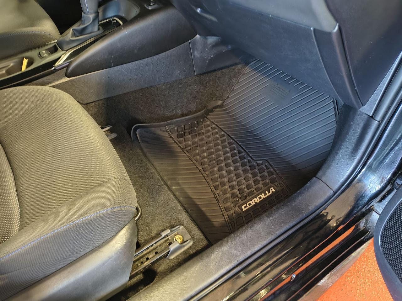 2020 Toyota Corolla SE Photo0