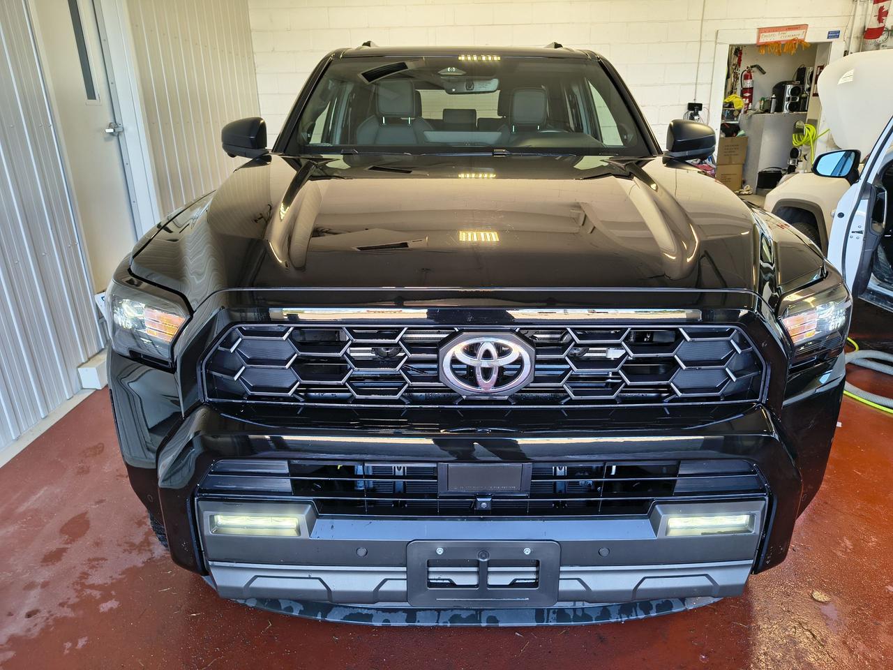 2025 Toyota 4Runner HYBRID Photo0