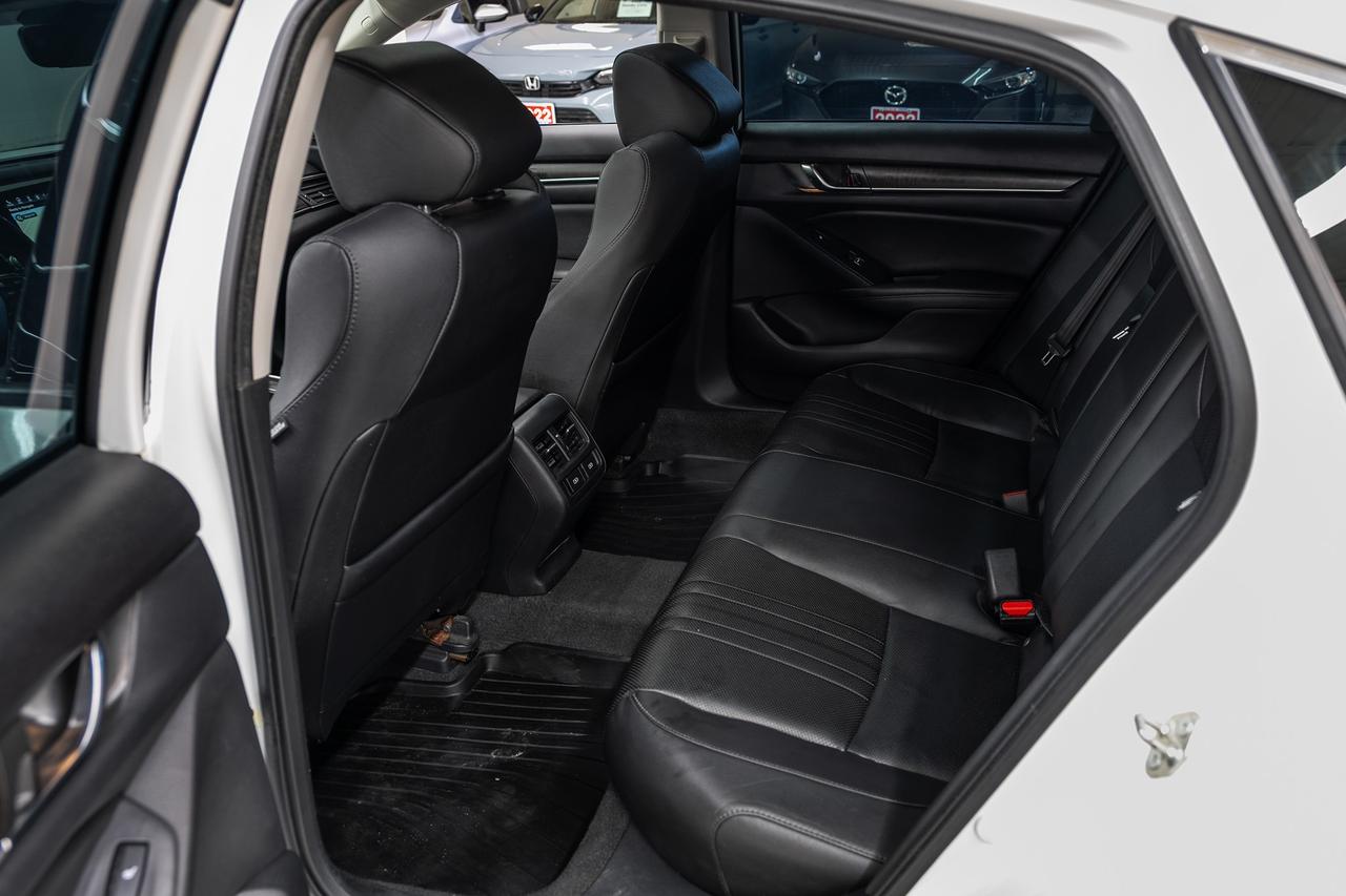 2020 Honda Accord TOURING | Nav | Leather | Sunroof | BSM | CarPlay Photo