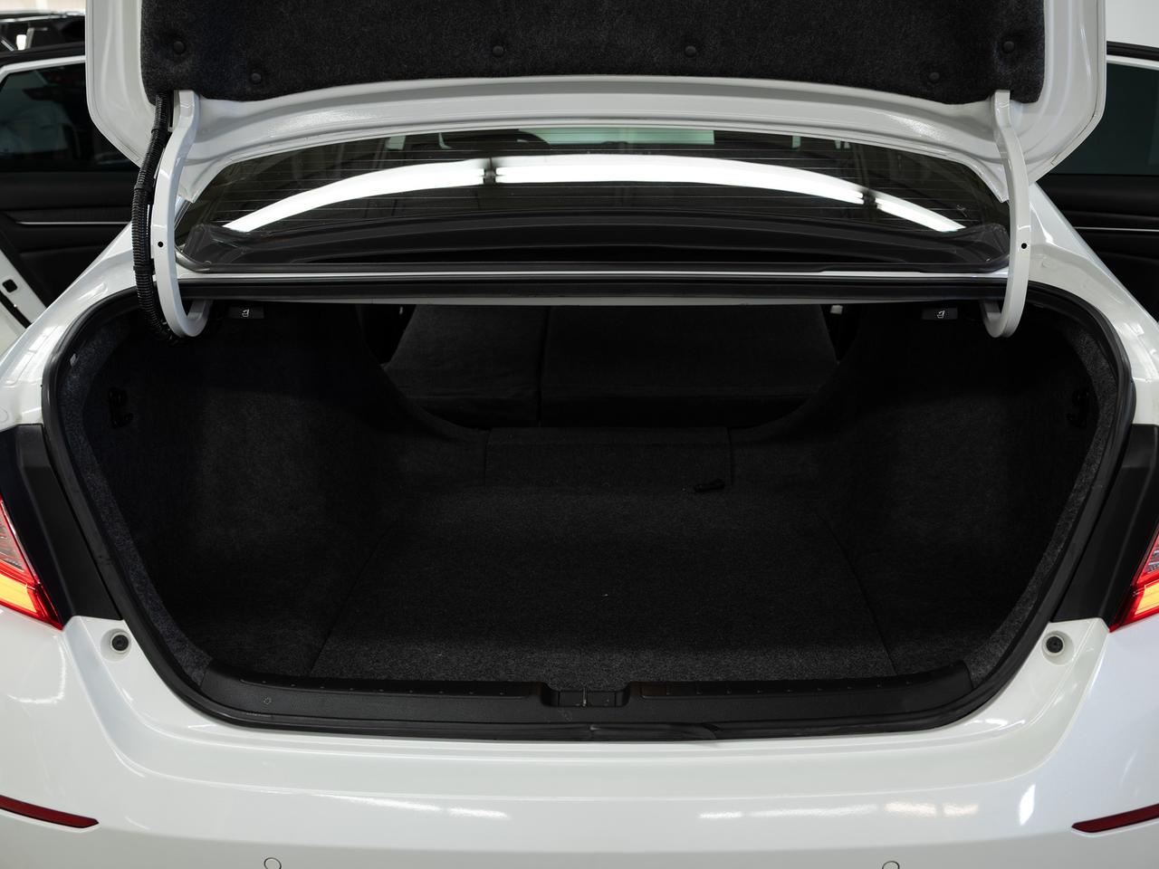2020 Honda Accord TOURING | Nav | Leather | Sunroof | BSM | CarPlay Photo