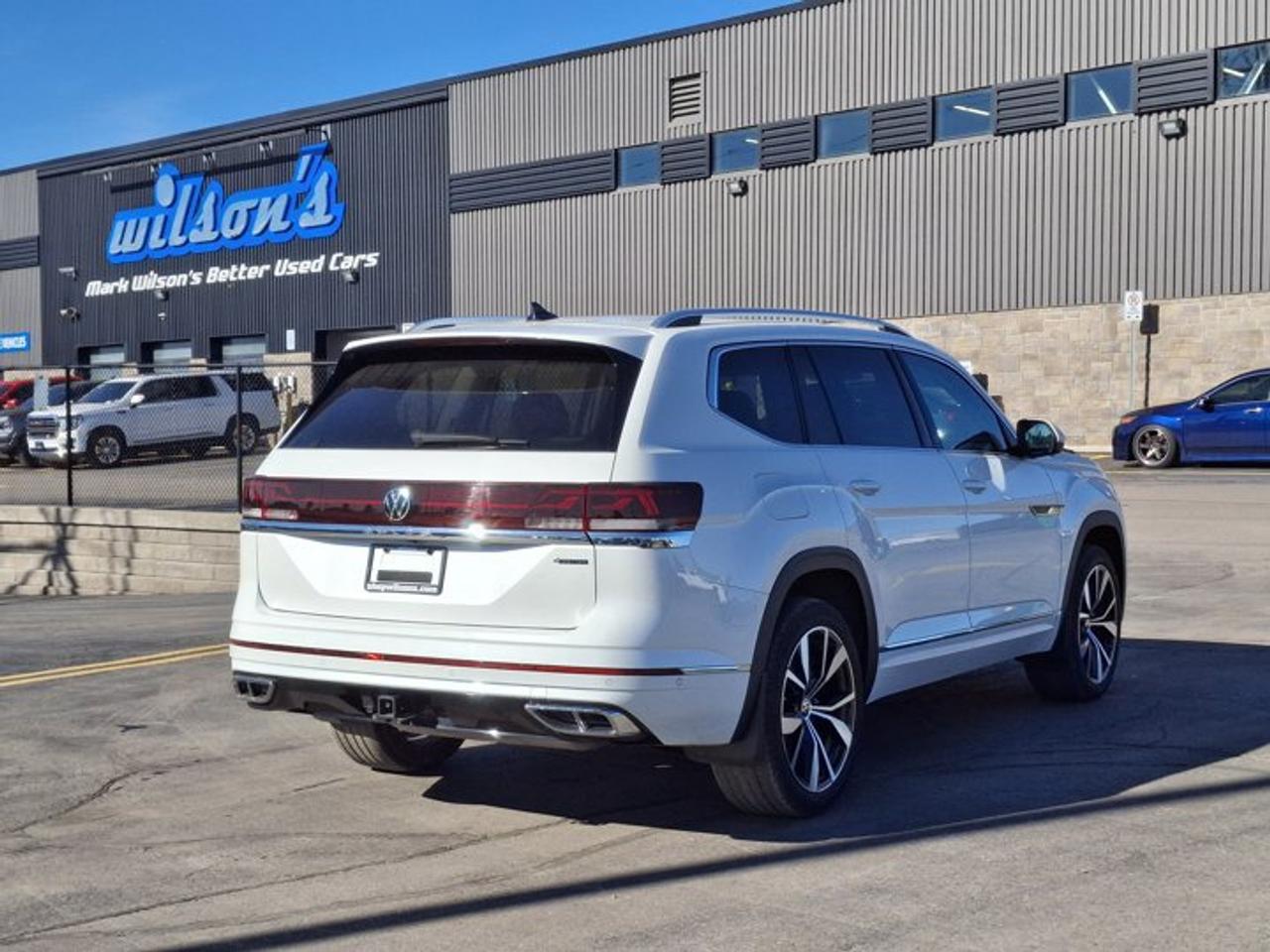 2024 Volkswagen Atlas Execline R-Line AWD | Leather | Sunroof | Nav | HUD | 360 Camera | Adaptive Cruise | and More ! Photo