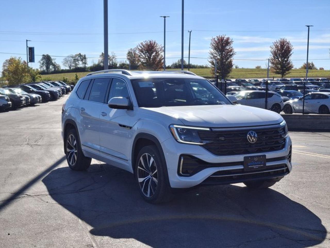 2024 Volkswagen Atlas Execline R-Line AWD | Leather | Sunroof | Nav | HUD | 360 Camera | Adaptive Cruise | and More ! Photo