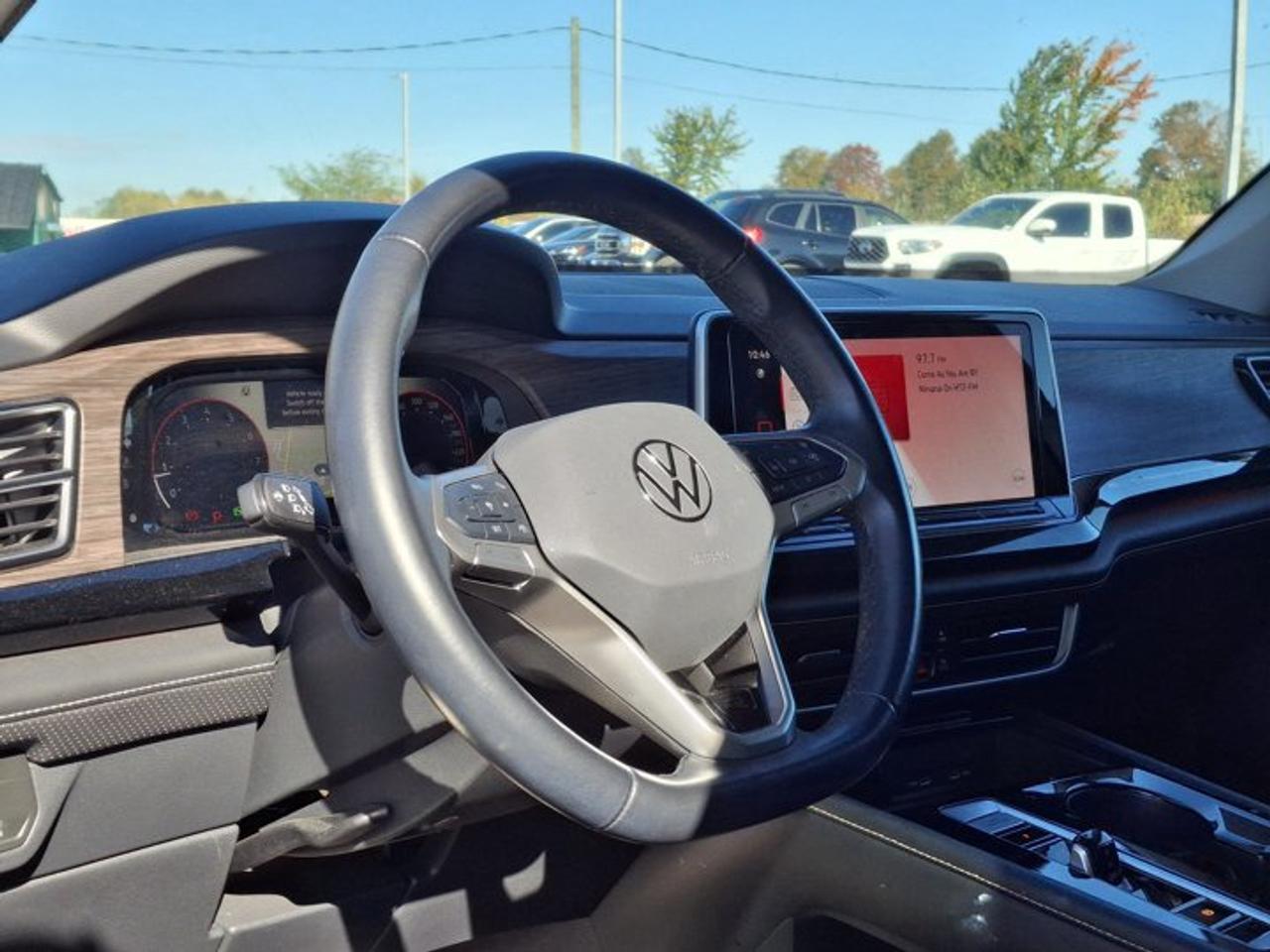 2024 Volkswagen Atlas Execline R-Line AWD | Leather | Sunroof | Nav | HUD | 360 Camera | Adaptive Cruise | and More ! Photo