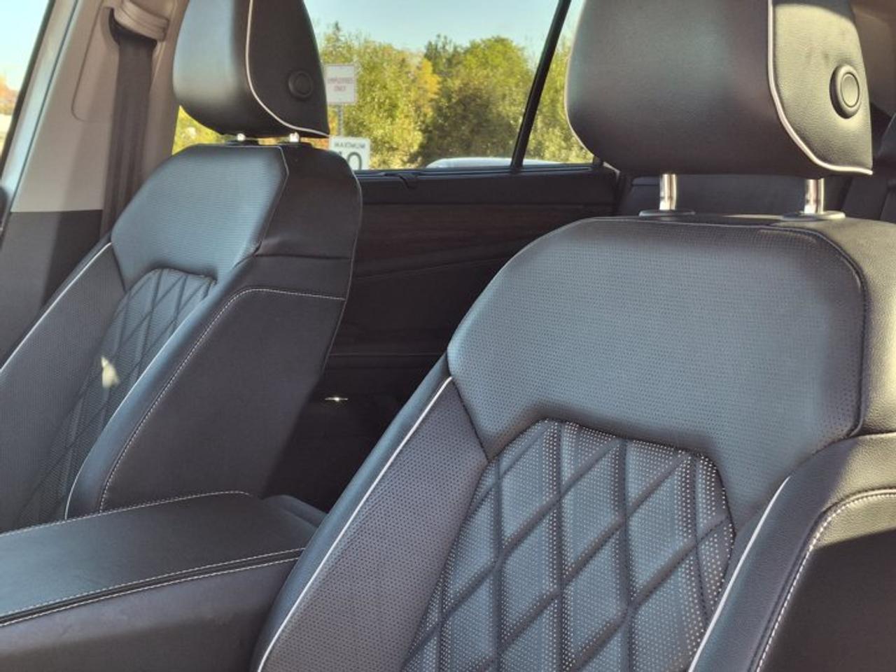 2024 Volkswagen Atlas Execline R-Line AWD | Leather | Sunroof | Nav | HUD | 360 Camera | Adaptive Cruise | and More ! Photo