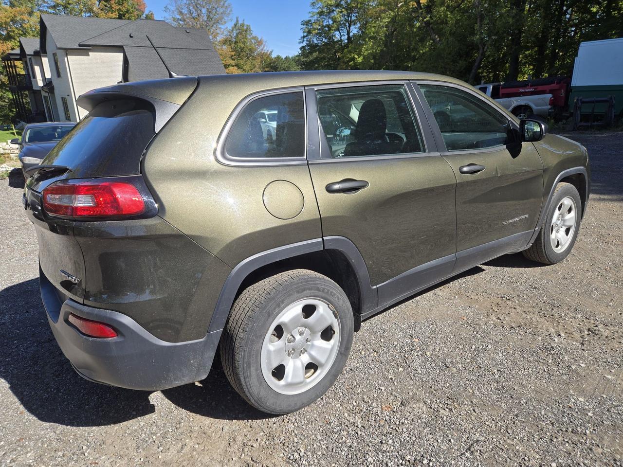 2016 Jeep Cherokee Sport - Photo #4