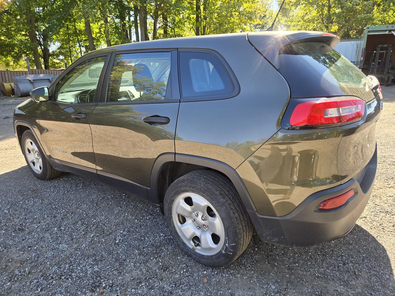 2016 Jeep Cherokee Sport - Photo #6