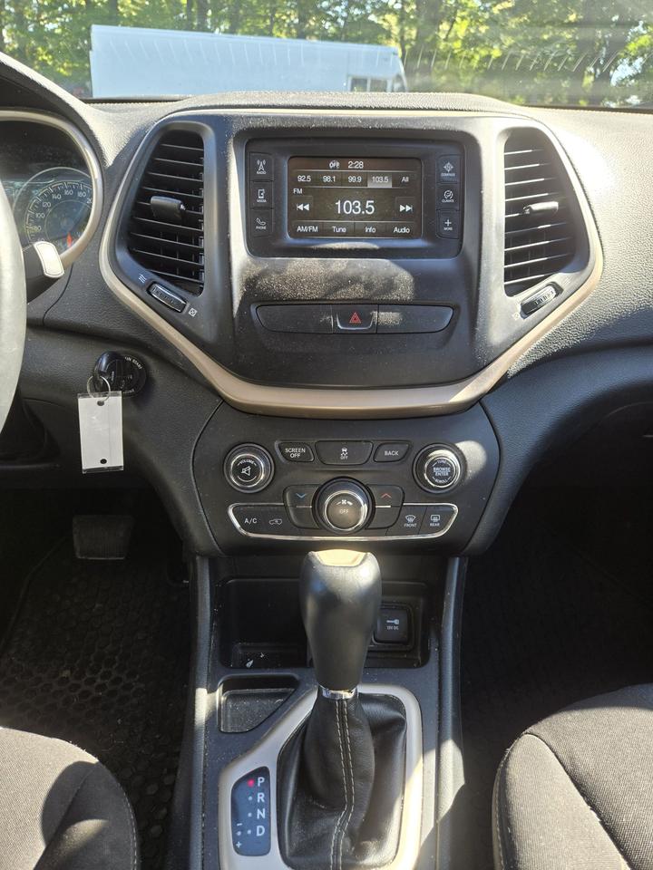 2016 Jeep Cherokee Sport Photo