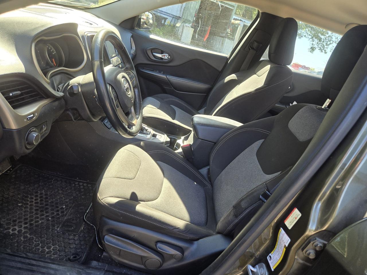 2016 Jeep Cherokee Sport Photo