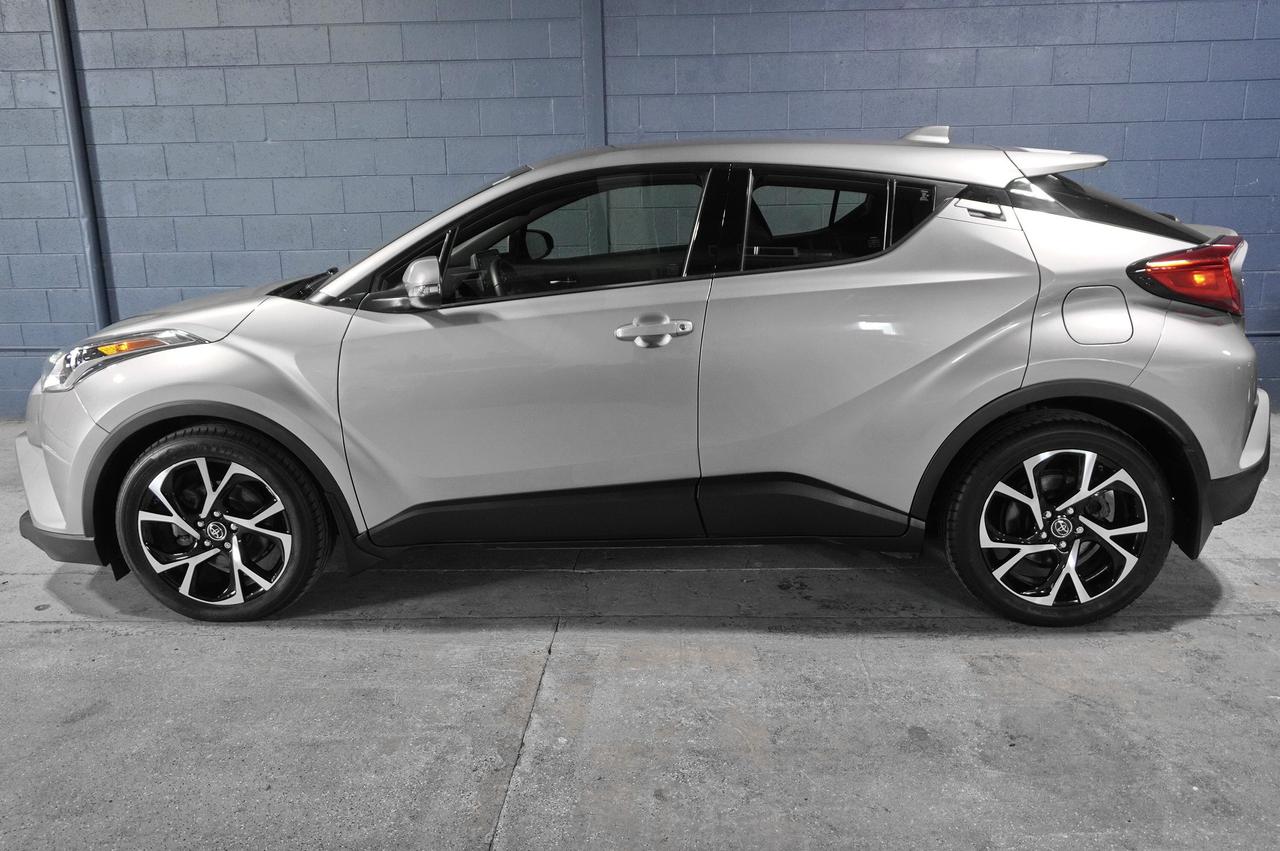2019 Toyota C-HR Limited Photo2
