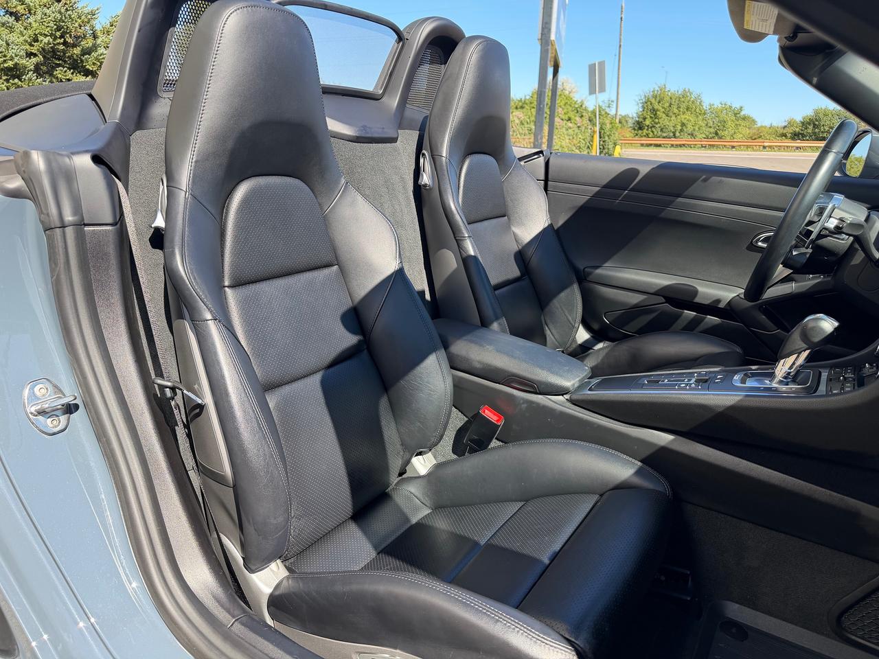 2018 Porsche 718 Boxster Convertible *GREAT YEAR ROUND SPORTS CAR* Photo