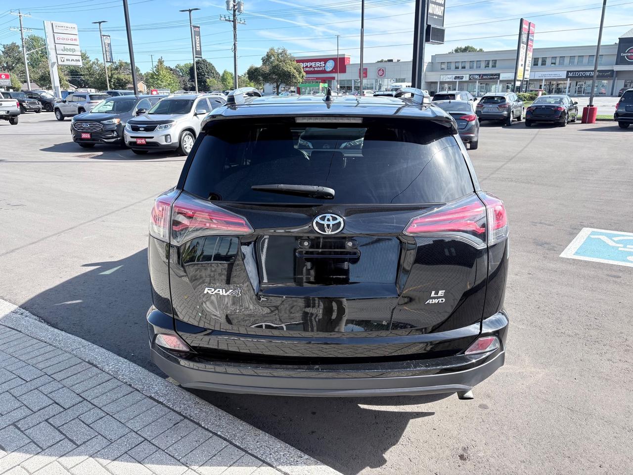 2018 Toyota RAV4 LE Photo3