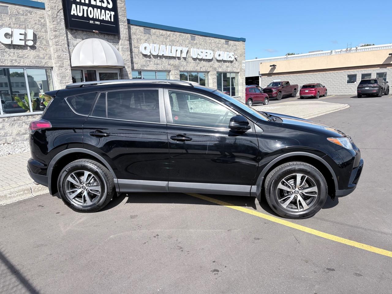 2018 Toyota RAV4 LE Photo5