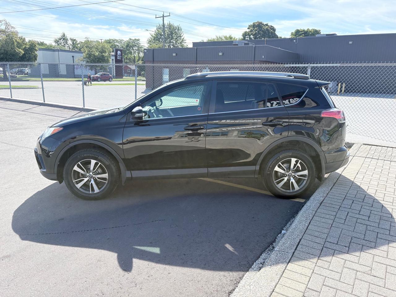 2018 Toyota RAV4 LE Photo