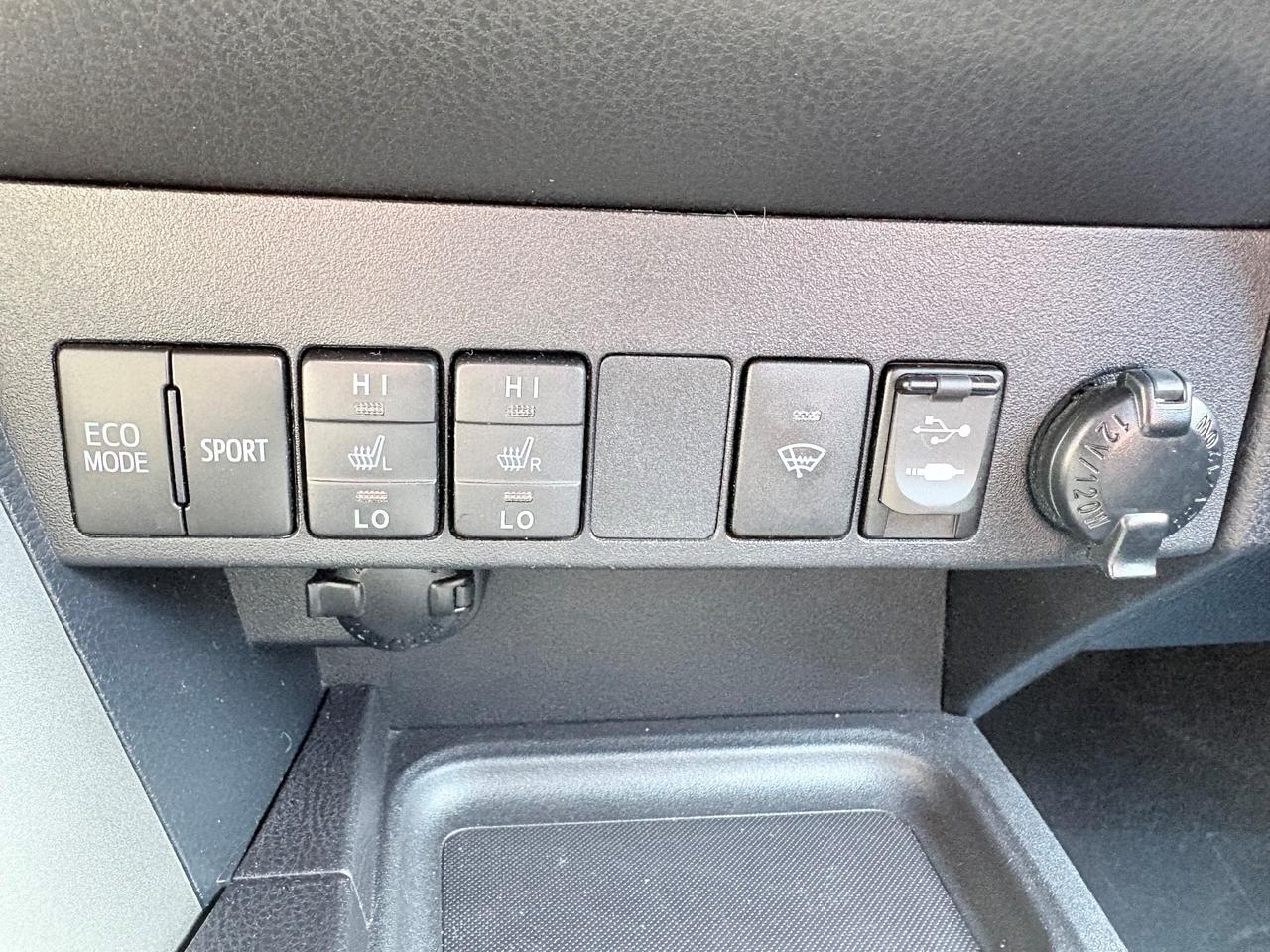 2018 Toyota RAV4 LE Photo