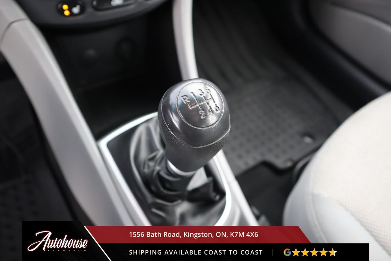 2013 Hyundai Accent GL ONLY 158,500 KM! Photo