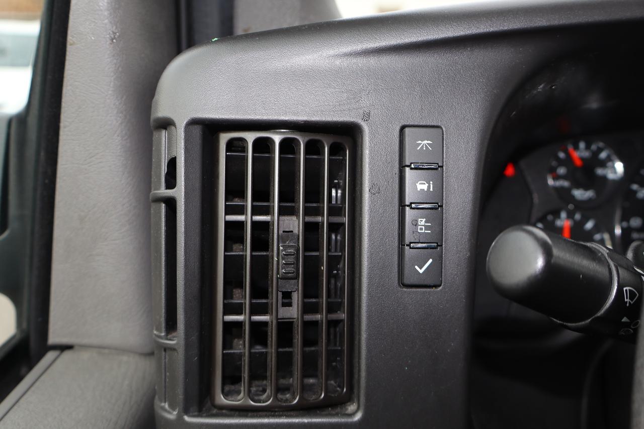 2022 GMC Savana RWD 3500 155" LT Photo