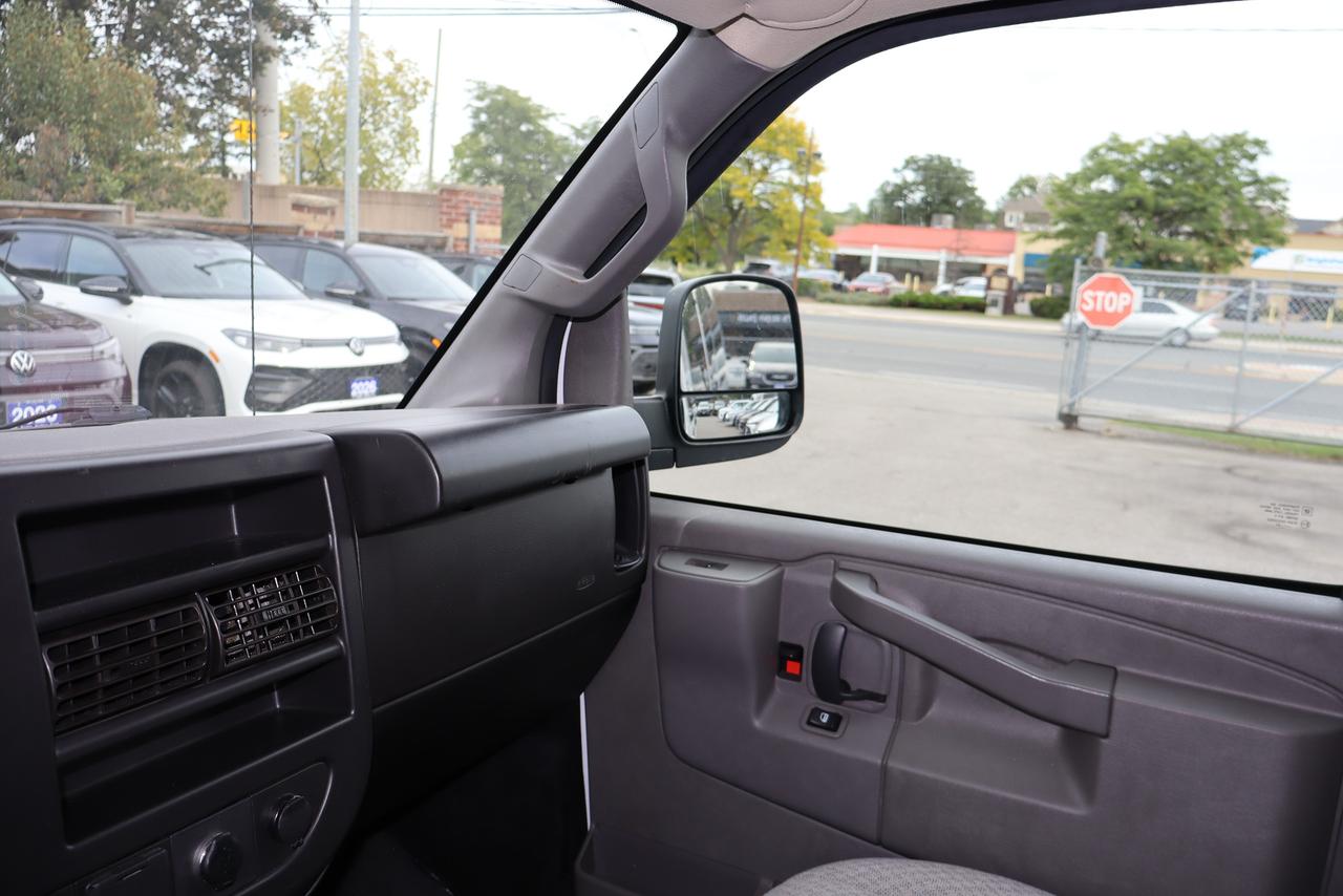 2022 GMC Savana RWD 3500 155" LT Photo