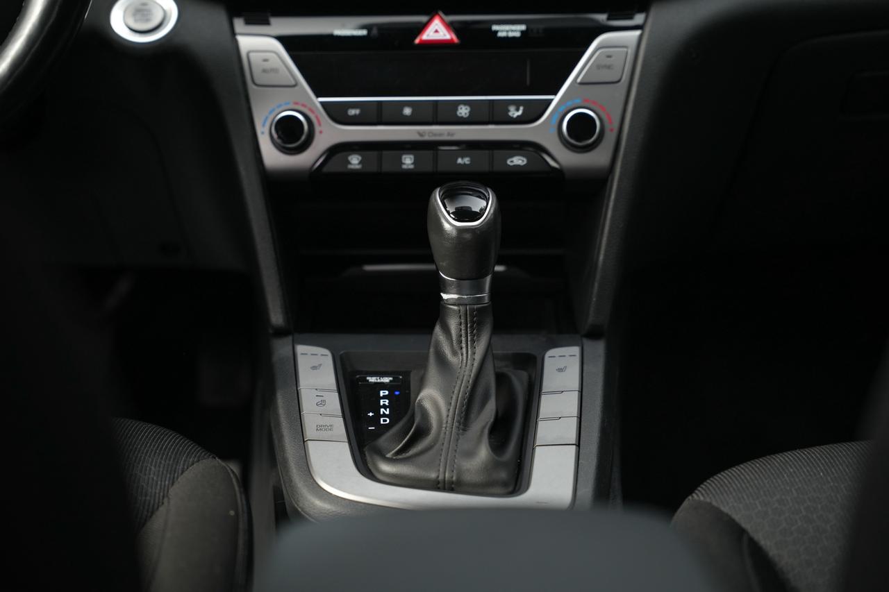 2017 Hyundai Elantra Limited Photo