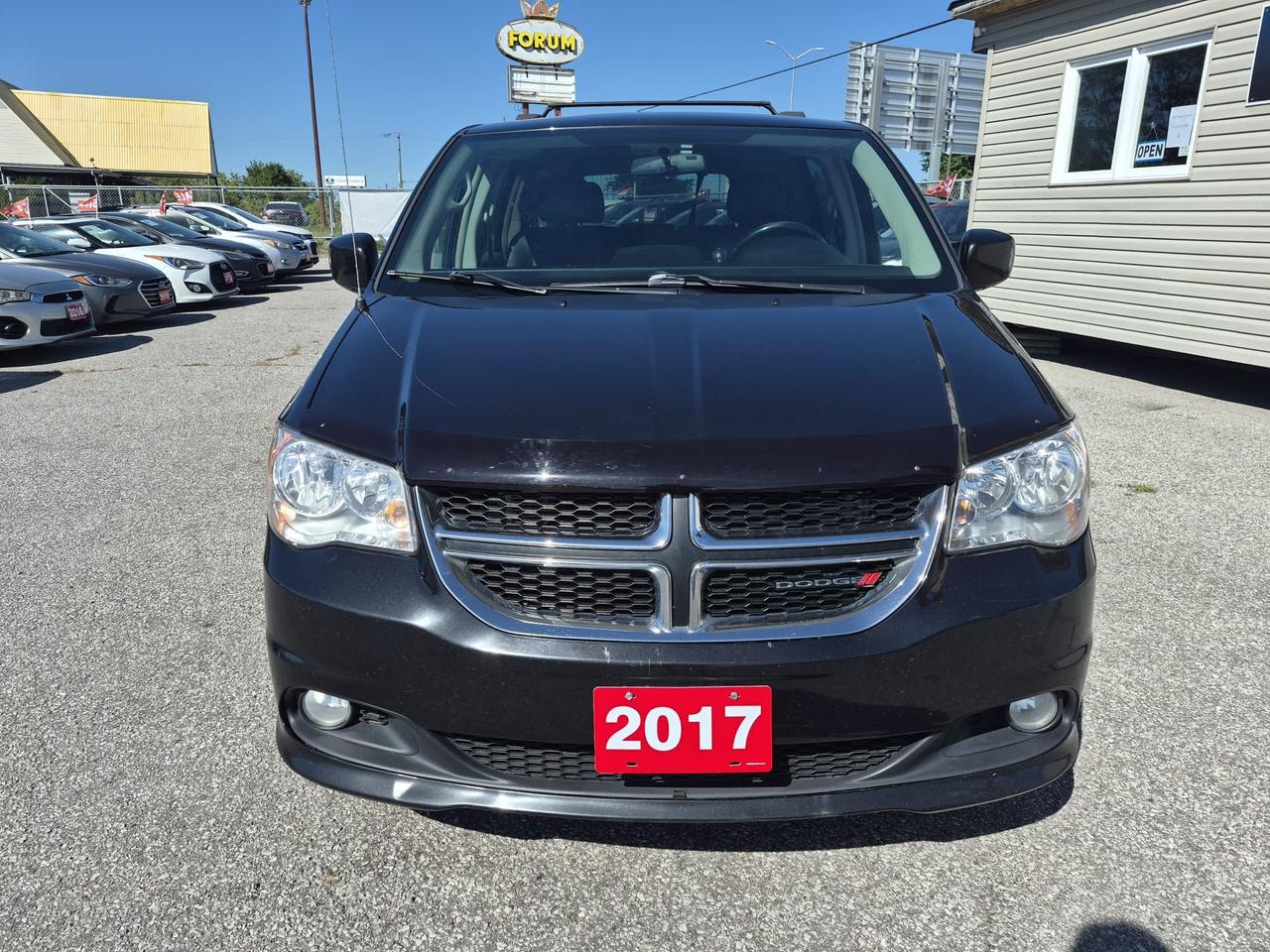 2017 Dodge Grand Caravan Crew Plus Photo5
