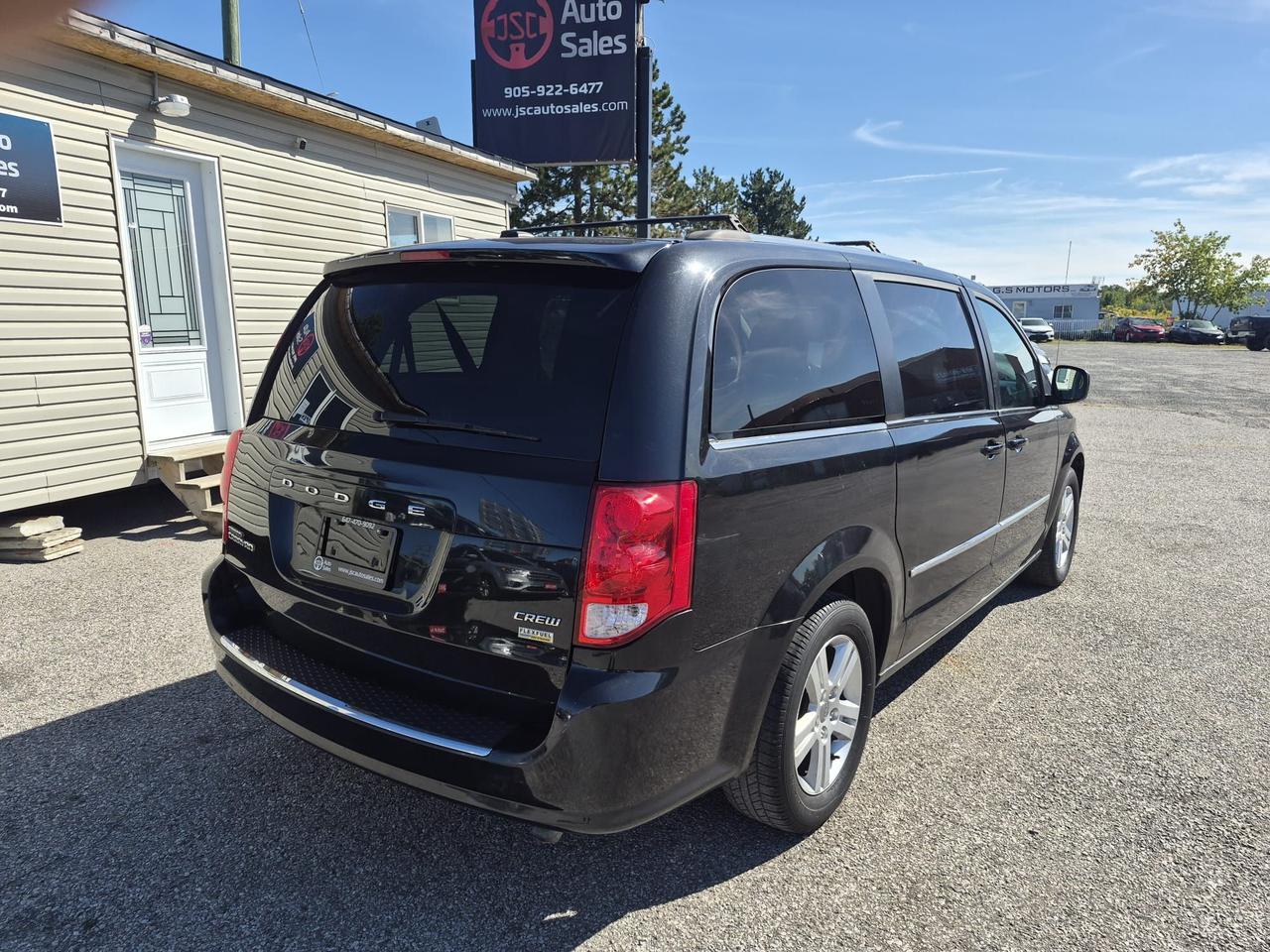 2017 Dodge Grand Caravan Crew Plus Photo