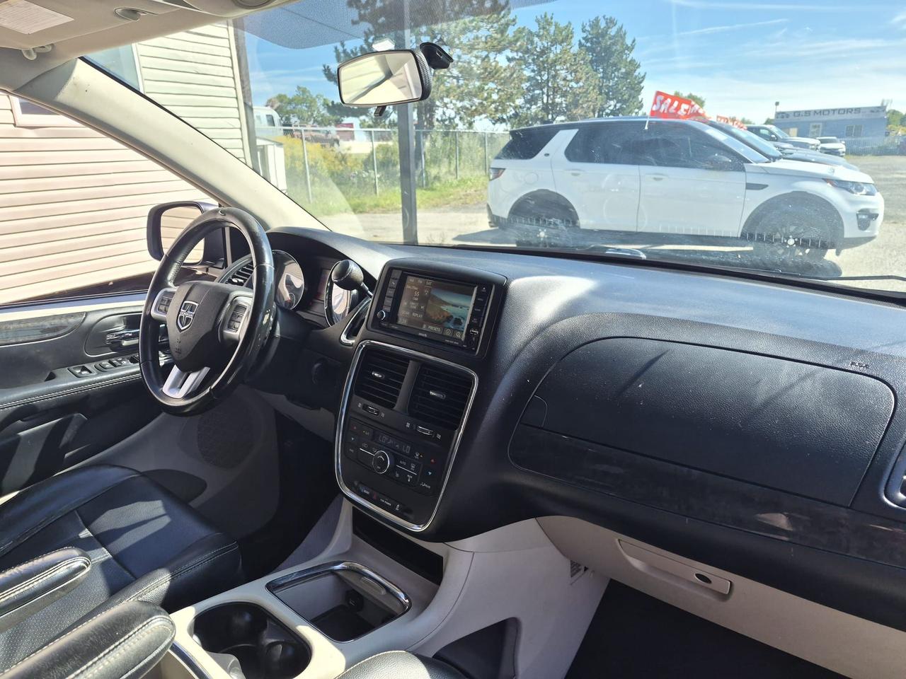 2017 Dodge Grand Caravan Crew Plus Photo
