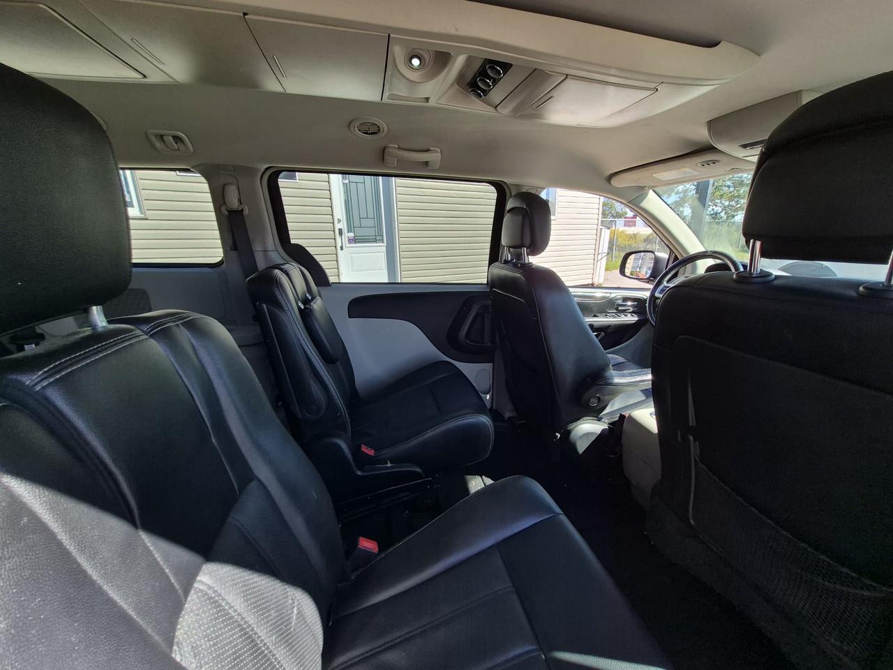 2017 Dodge Grand Caravan Crew Plus Photo