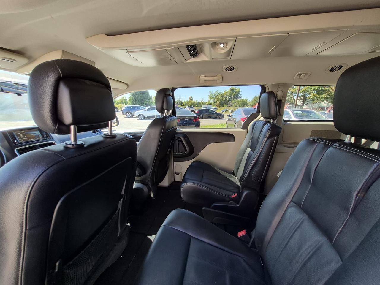 2017 Dodge Grand Caravan Crew Plus Photo