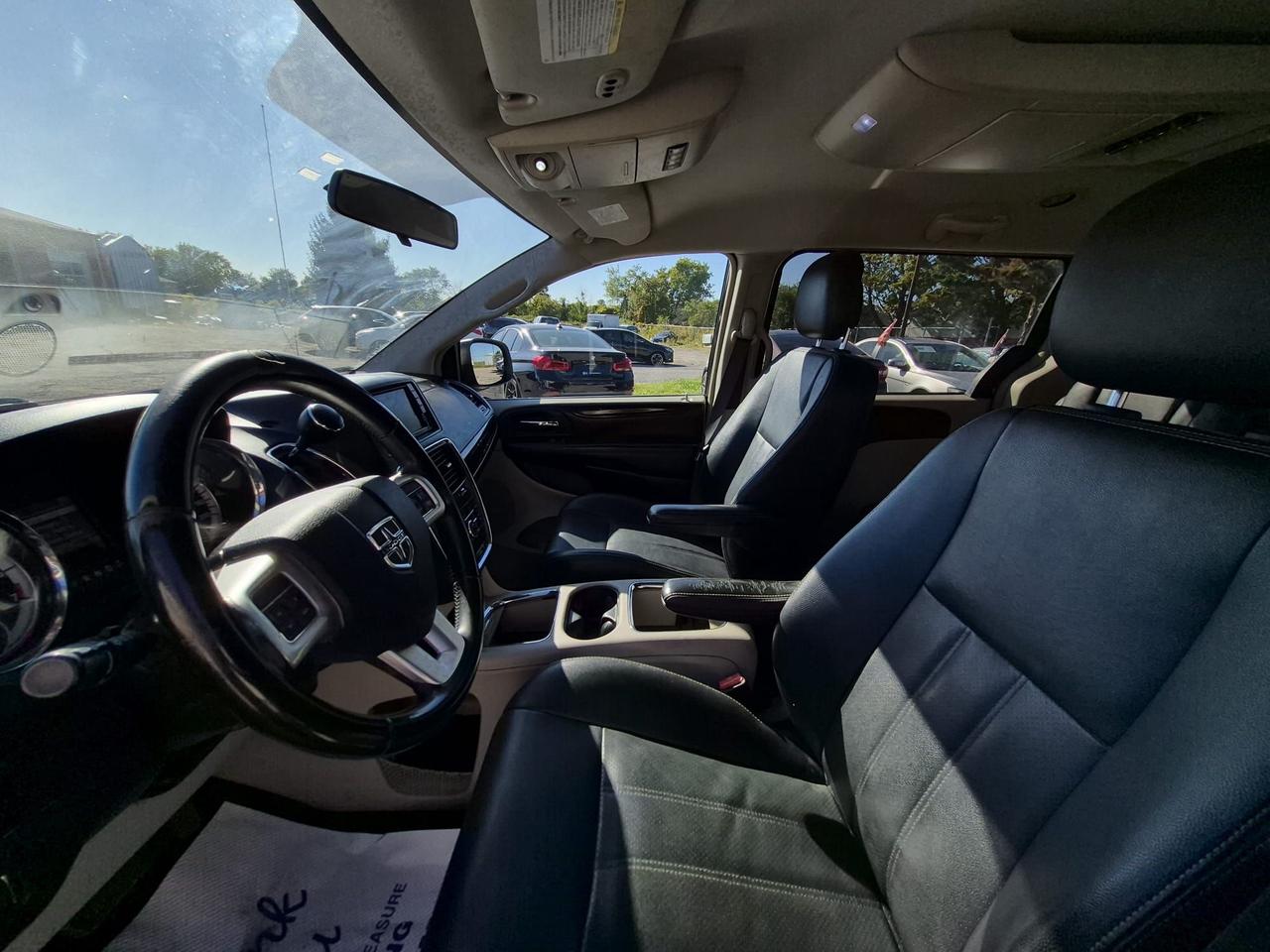 2017 Dodge Grand Caravan Crew Plus Photo