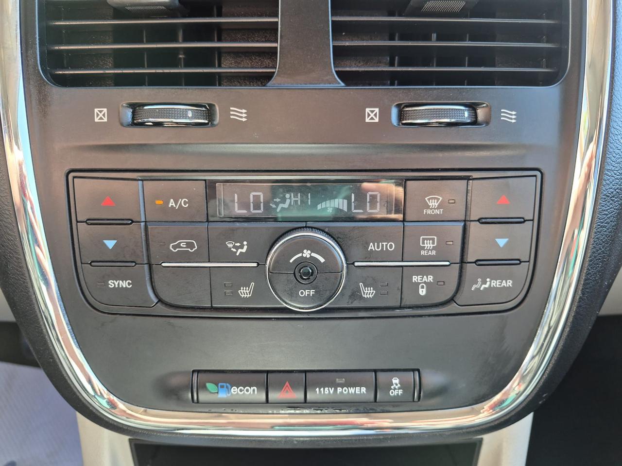 2017 Dodge Grand Caravan Crew Plus Photo