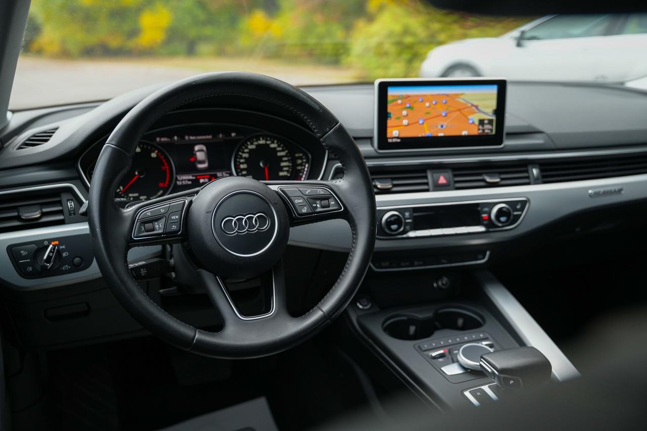 2017 Audi A4 2.0T Progressiv quattro Sedan Photo