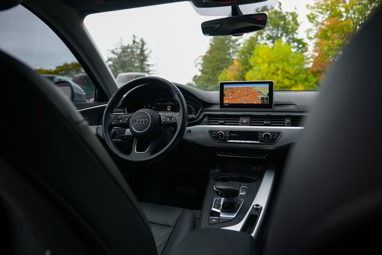 2017 Audi A4 2.0T Progressiv quattro Sedan Photo