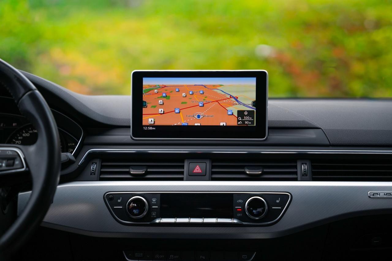 2017 Audi A4 2.0T Progressiv quattro Sedan Photo