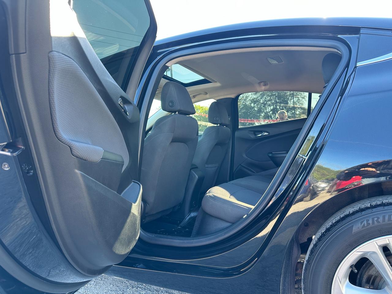 2018 Chevrolet Cruze LT Heated Cloth Sunroof BOSE XM BackupCam RemStart Photo