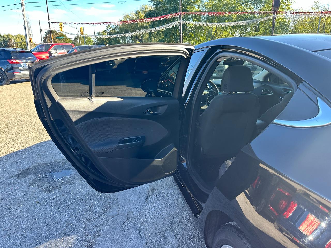 2018 Chevrolet Cruze LT Heated Cloth Sunroof BOSE XM BackupCam RemStart Photo