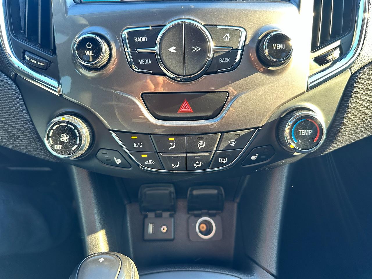 2018 Chevrolet Cruze LT Heated Cloth Sunroof BOSE XM BackupCam RemStart Photo