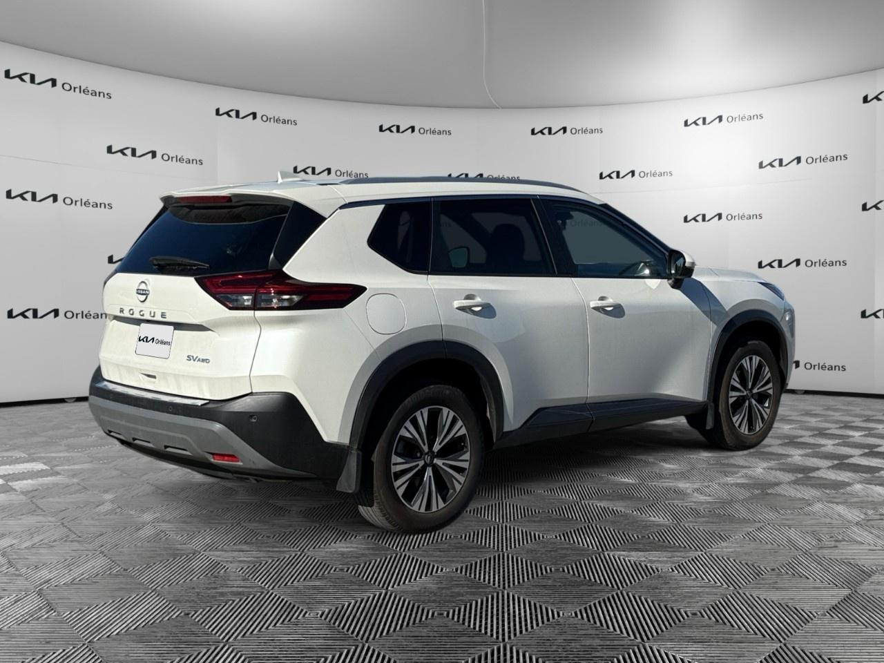 2023 Nissan Rogue AWD SV Moonroof Photo4
