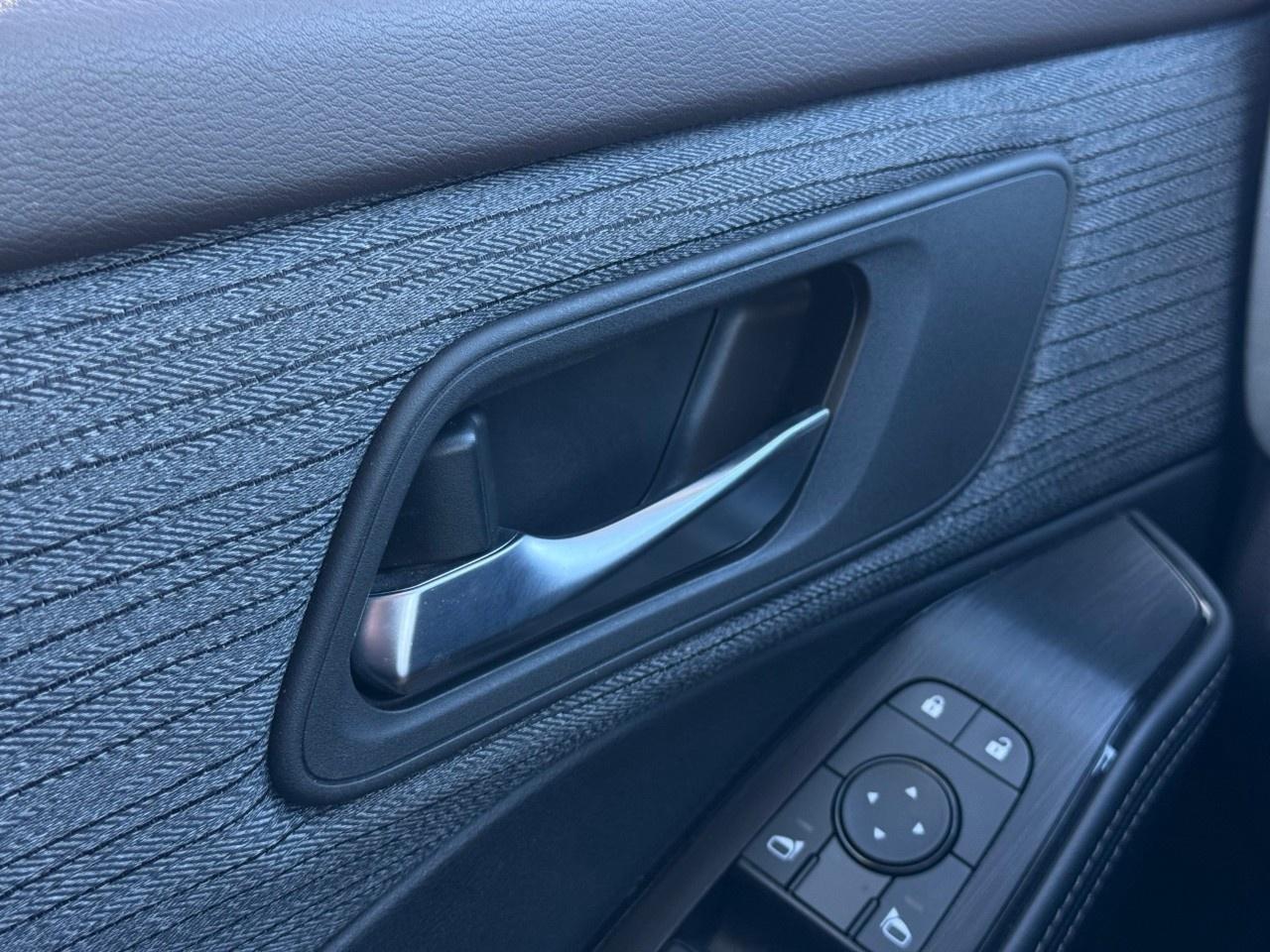 2023 Nissan Rogue AWD SV Moonroof Photo