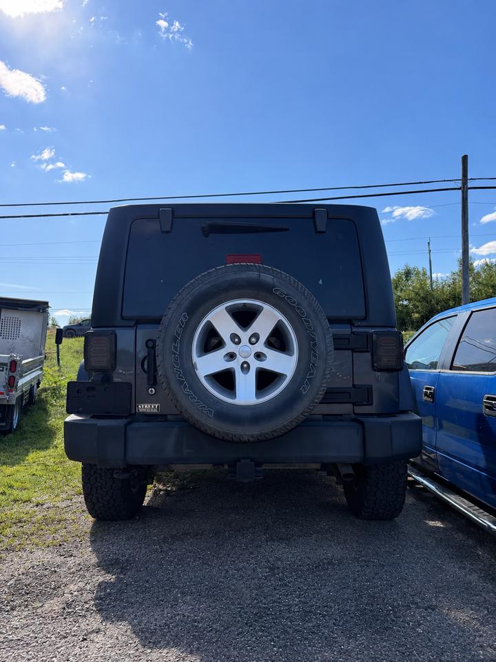 2016 Jeep Wrangler SPORT Photo2
