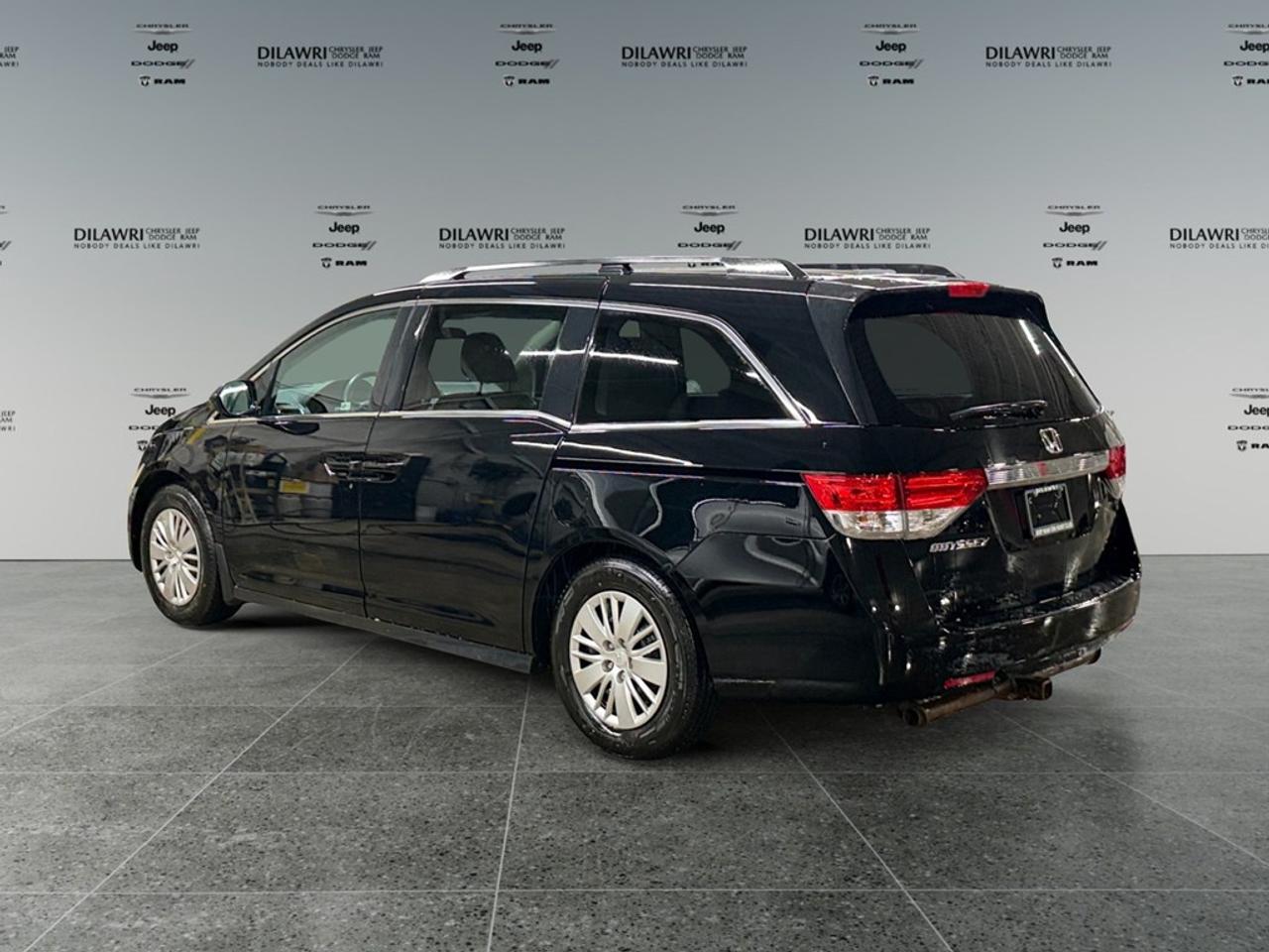 2017 Honda Odyssey 4dr Wgn LX Photo2