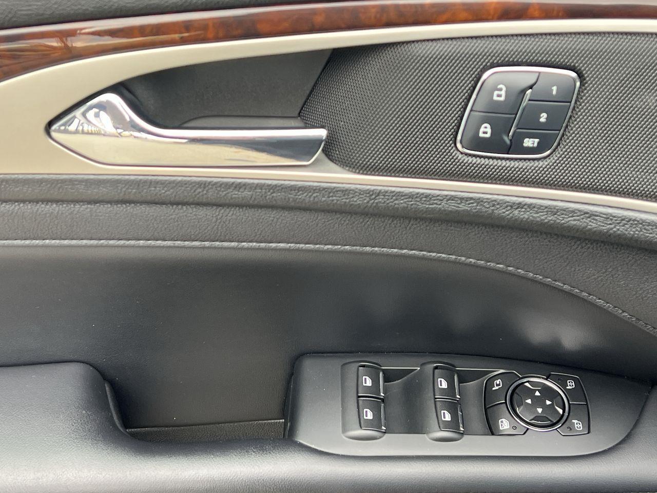 2018 Lincoln MKZ Select AWD, HEATED FRONT SEATS/ STEERING WHEEL, NAV, CRUISE CONTROL, BACK UP CAM!! Photo